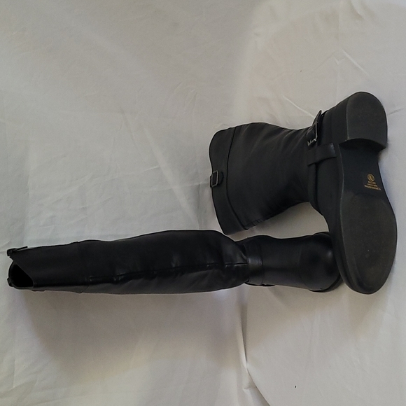 Women Boots - Picture 4 of 4